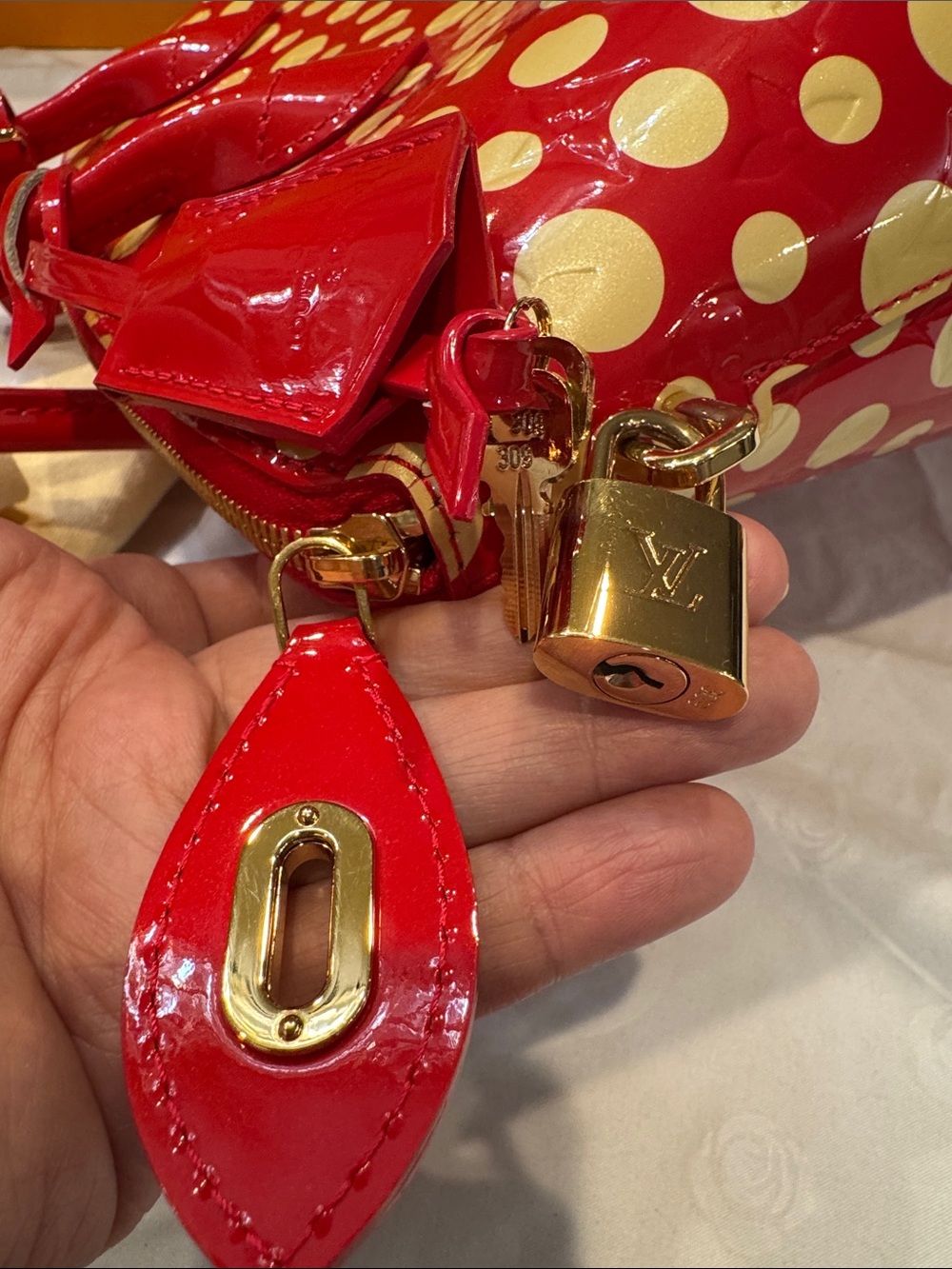 New & Limited Edition Louis Vuitton Yayoi Kusama Infinity Lockit MM handbag - Picture 9 of 15